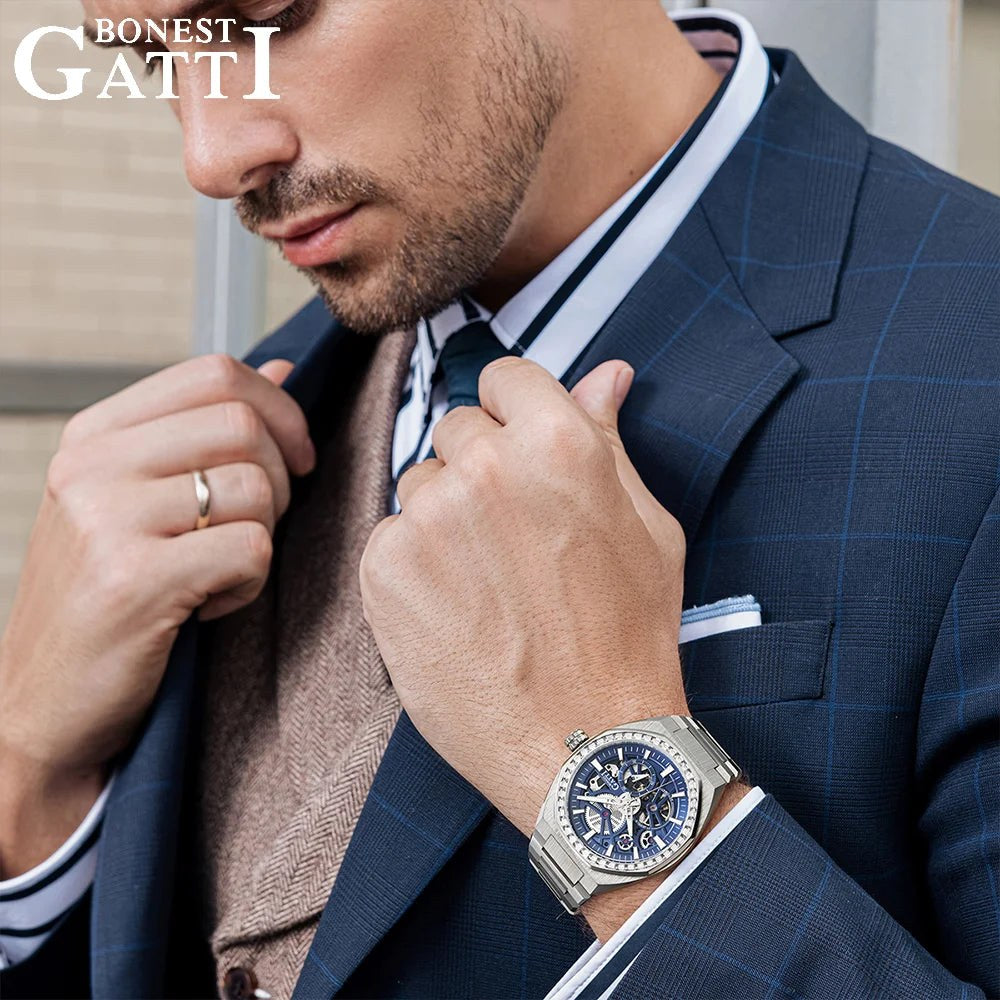 Empresário de terno usando um Bonest Gatti Gentleman 8801